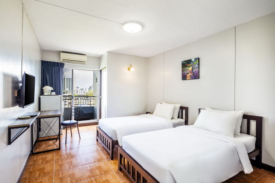 Standard Twin Room - No Parking | Desk, laptop workspace, blackout drapes, free WiFi