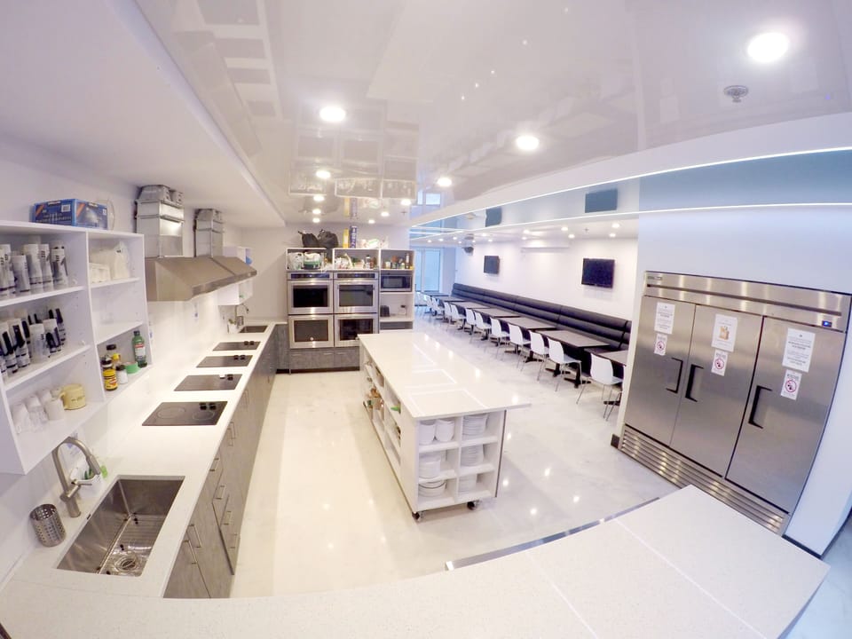 Full-size fridge, microwave, oven, coffee/tea maker