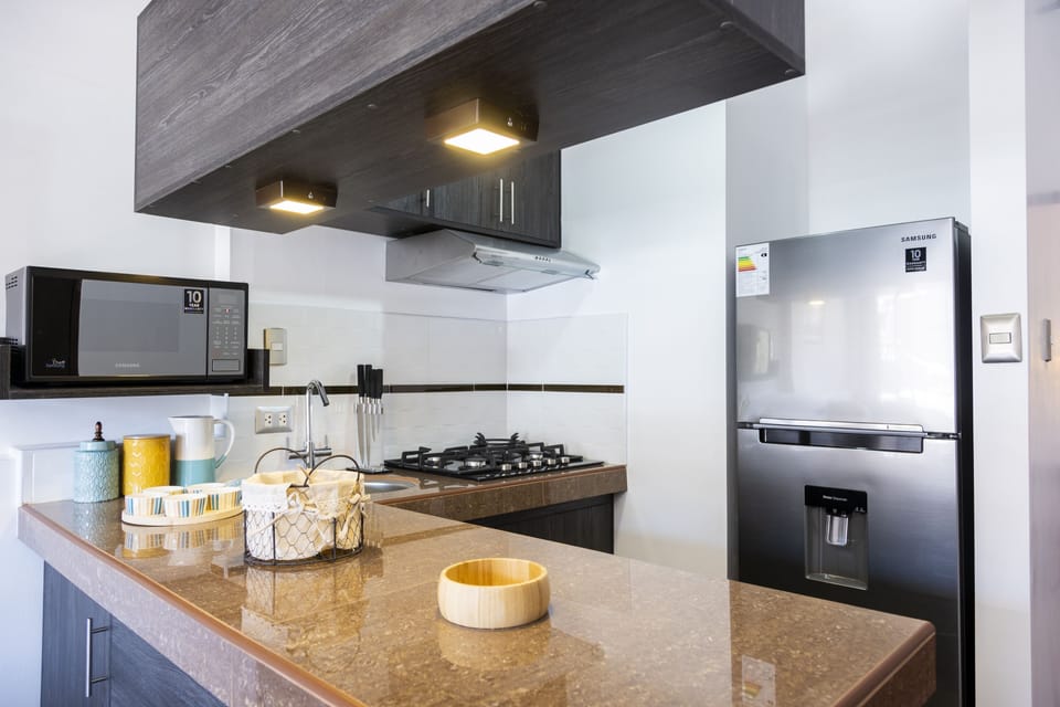City Apartment, 1 King Bed | Private kitchen | Dining tables