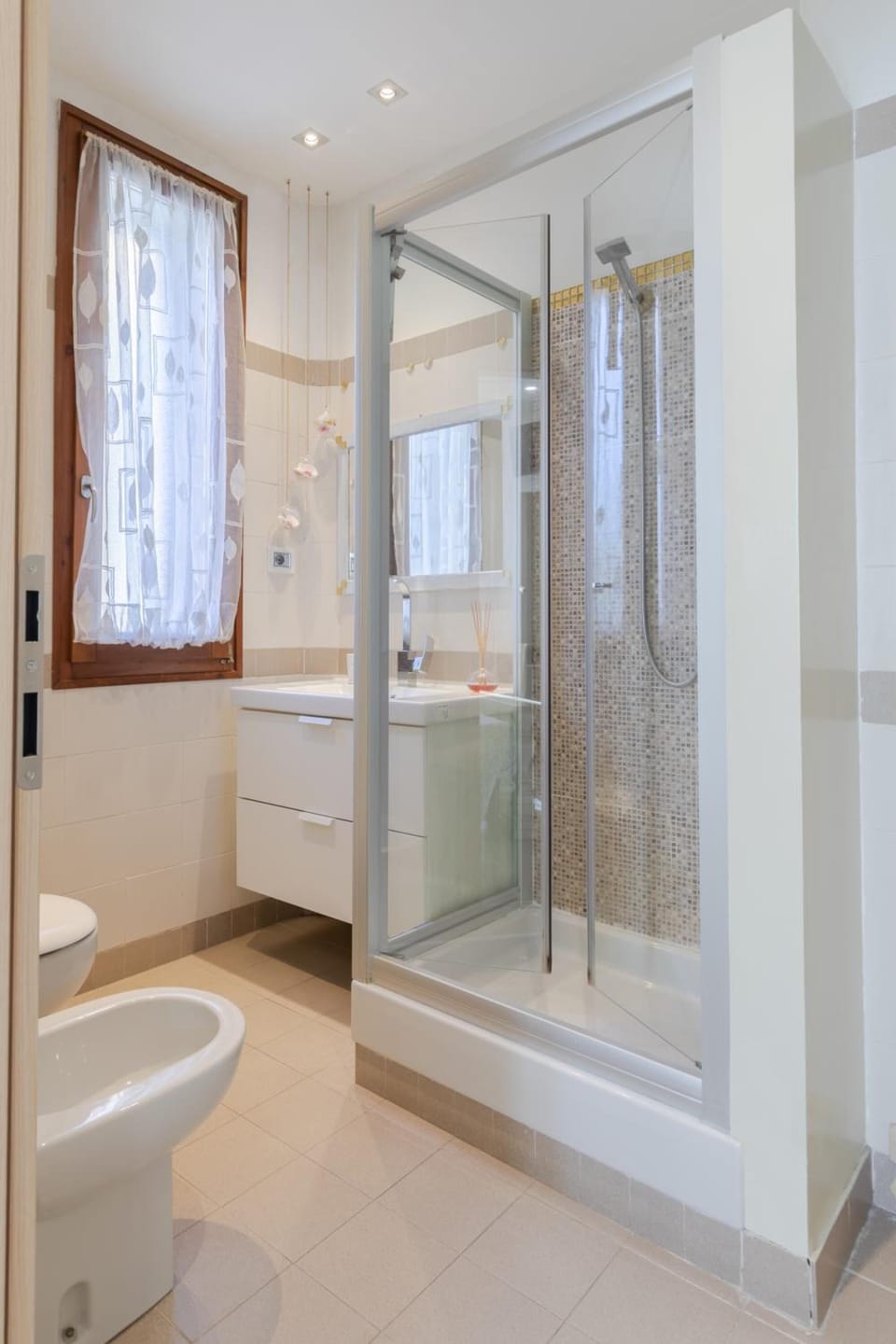 Shower, free toiletries, hair dryer, towels