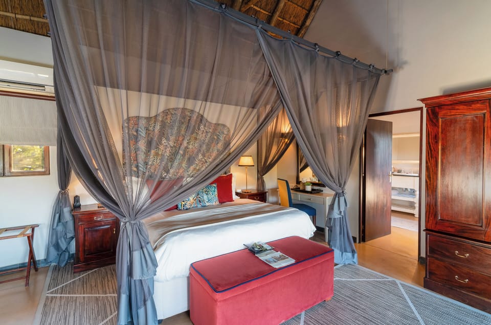 Luxury Room | Minibar (free items), in-room safe, desk, laptop workspace