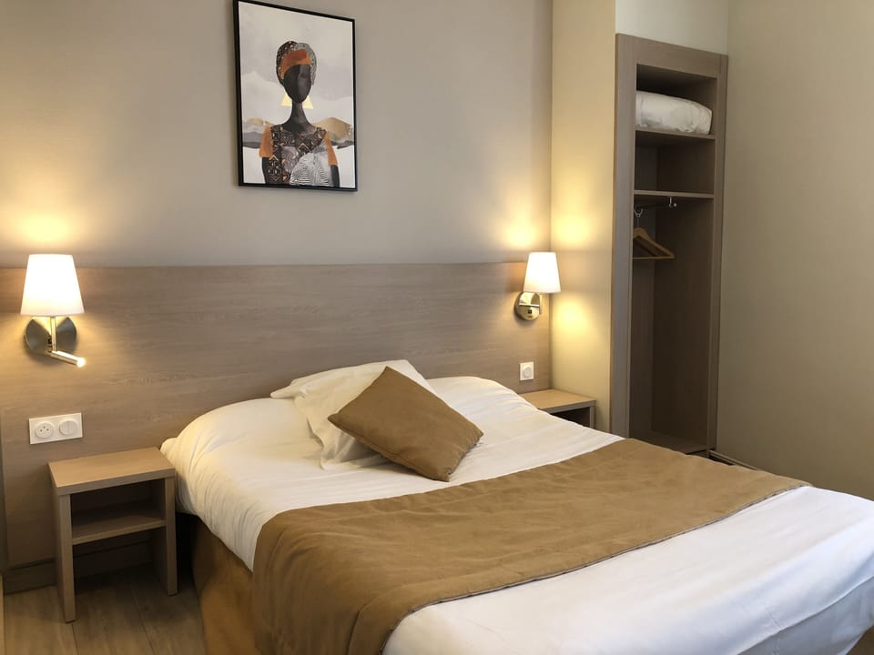 Double Room | Desk, soundproofing, iron/ironing board, cribs/infant beds