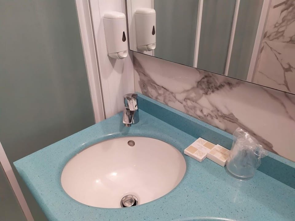 Bathroom sink