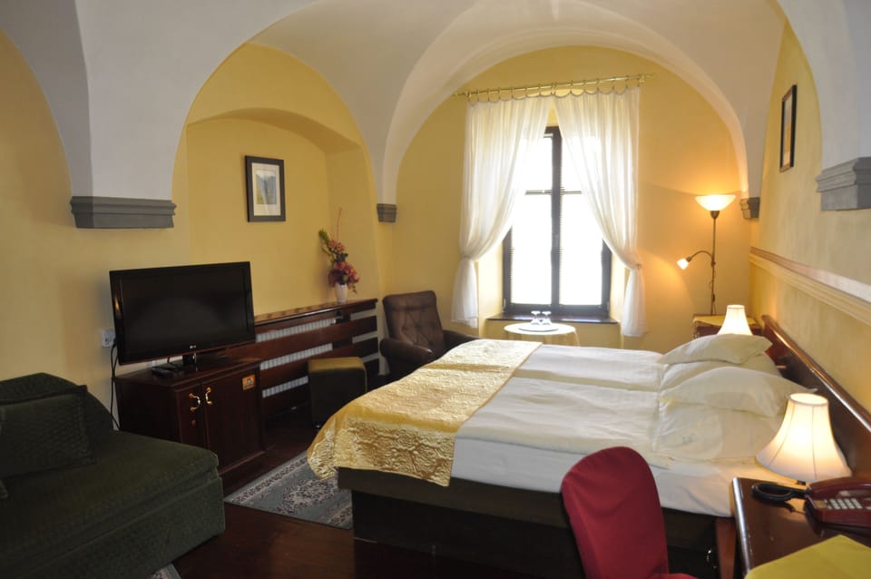 Comfort Double Room | Minibar, in-room safe, desk, soundproofing