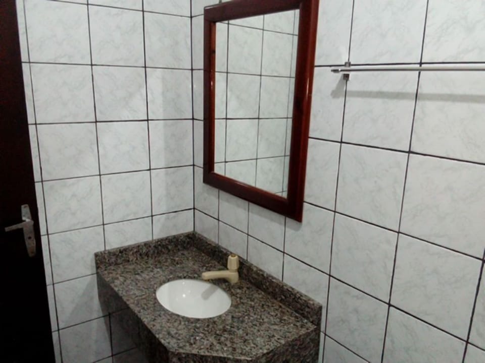 Deluxe Double Room | Bathroom sink