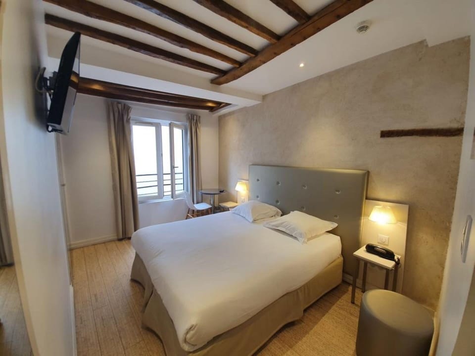 Superior Double Room, 1 Double Bed | Desk, soundproofing, free WiFi, bed sheets