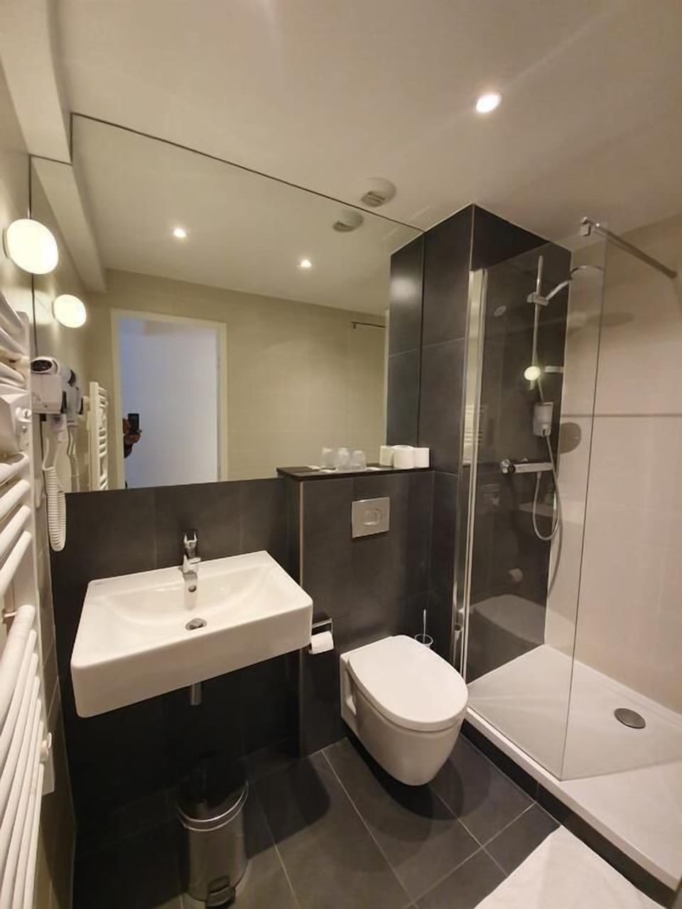 Superior Double Room, 1 Double Bed | Bathroom amenities | Free toiletries, hair dryer, towels