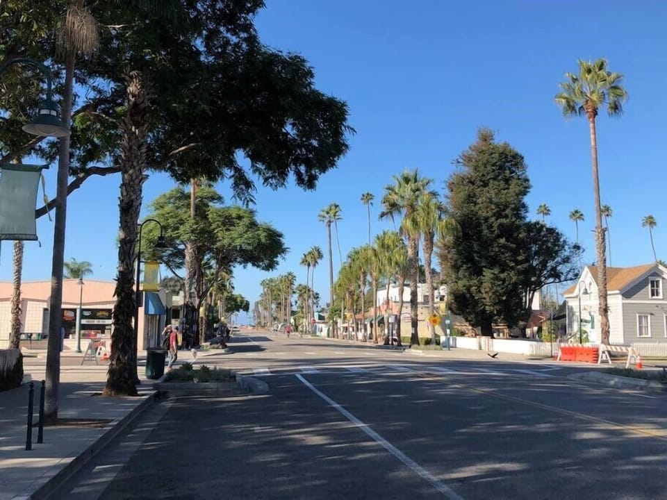 Carpinteria's Main Street Linden Avenue.