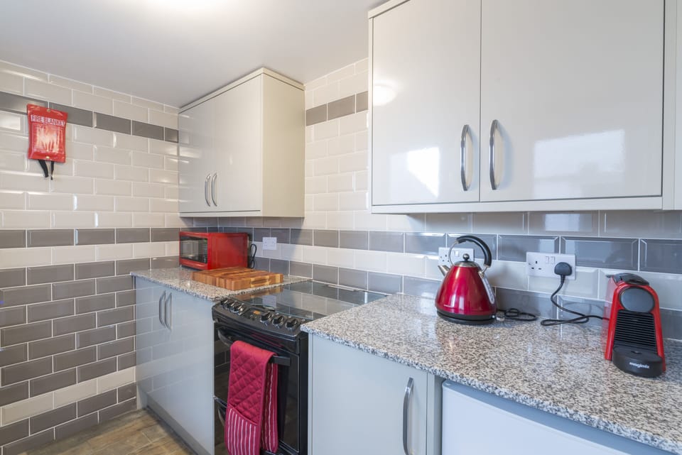 Exclusive Cottage | Private kitchen | Fridge, microwave, oven, stovetop