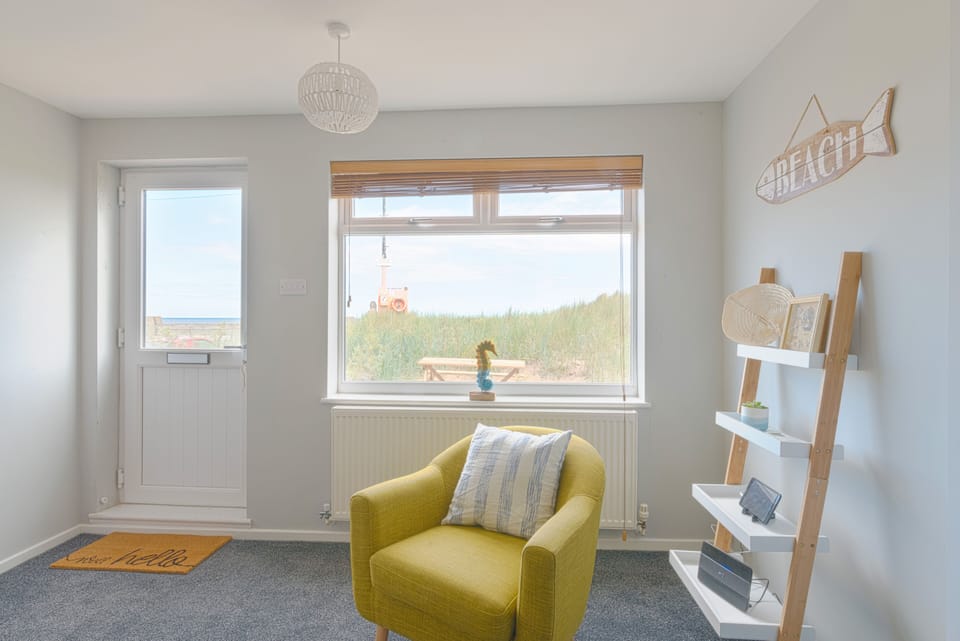Exclusive Cottage | Living room | Flat-screen TV