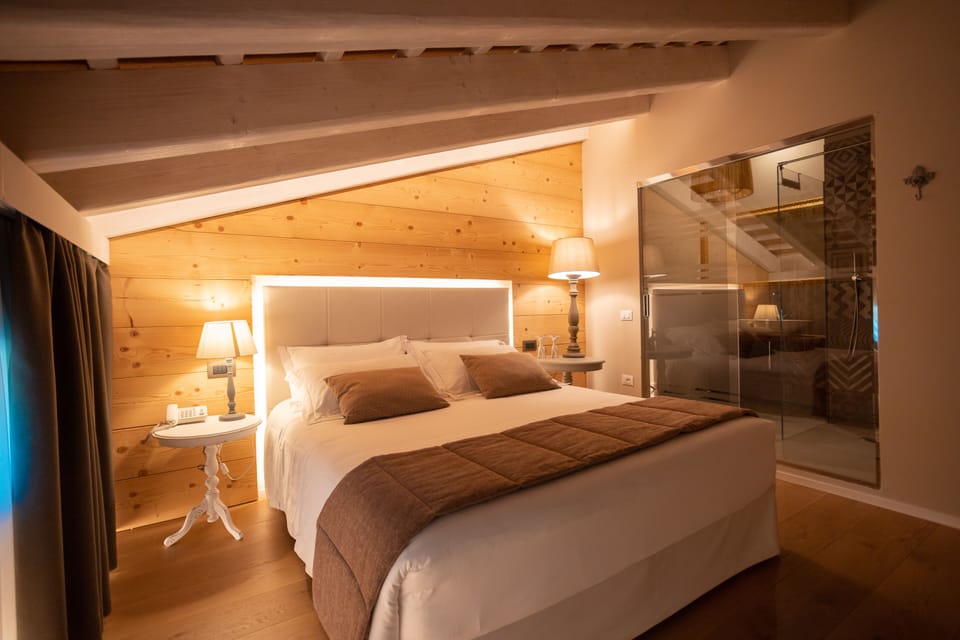 Deluxe Double Room | Premium bedding, minibar, in-room safe, blackout drapes