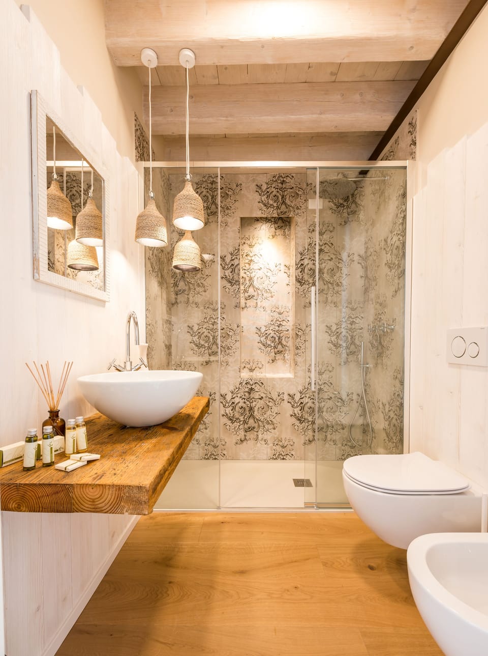 Exclusive Double Room | Bathroom | Shower, rainfall showerhead, hair dryer, slippers