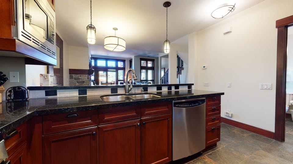 Condo, 3 Bedrooms | Private kitchen | Coffee/tea maker, fridge, toaster
