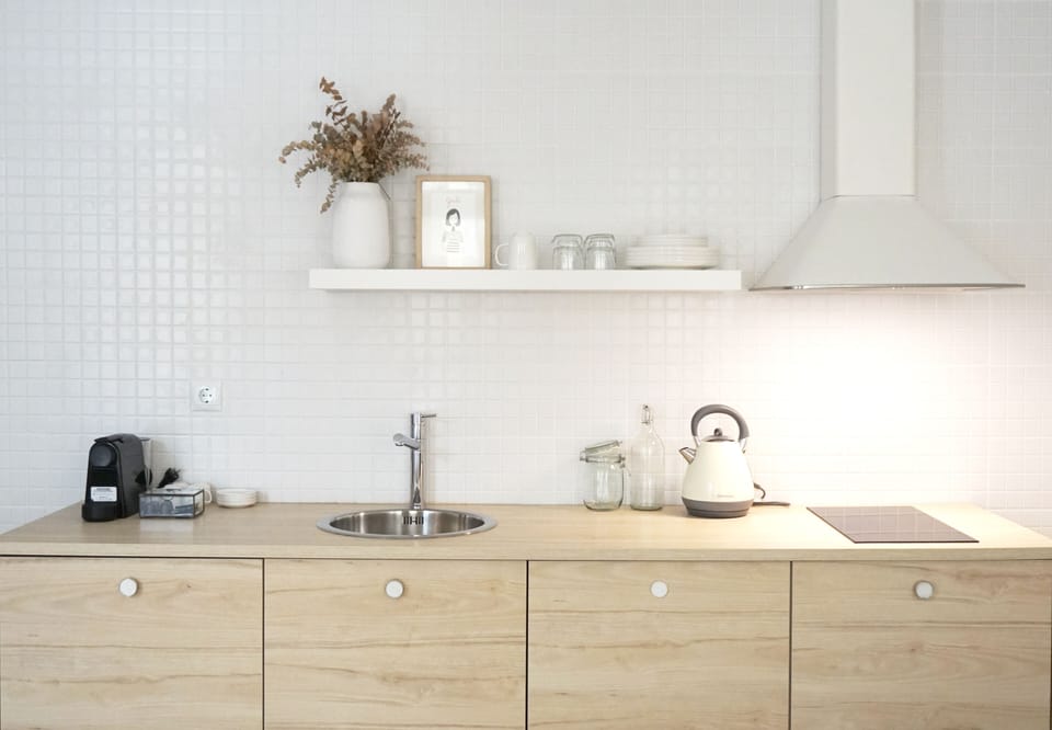 City Apartment | Private kitchenette | Fridge, microwave, stovetop, dishwasher
