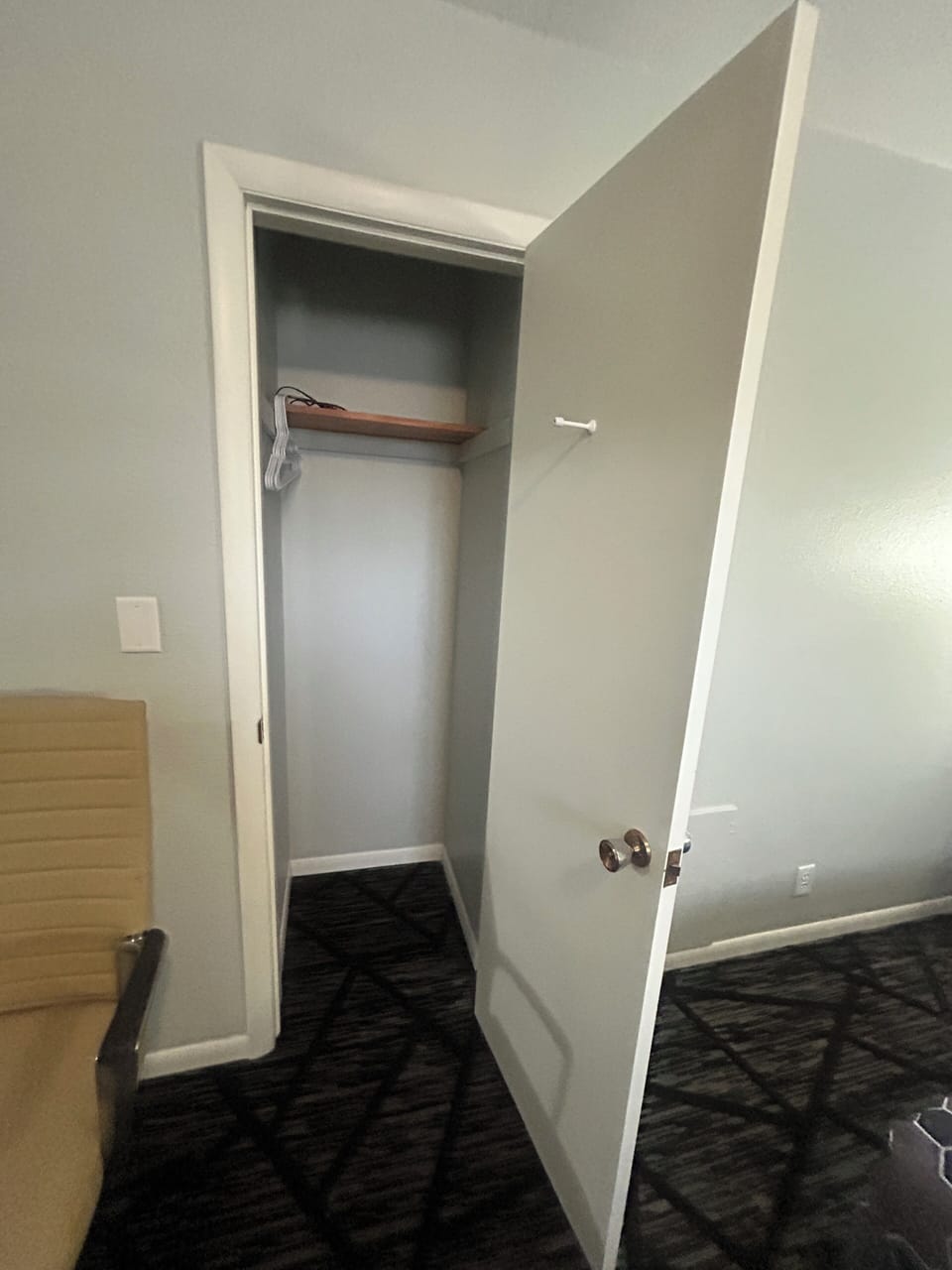 Room, Non Smoking (1 King Bed & 2 Queen Beds) | Desk, iron/ironing board, free WiFi, bed sheets