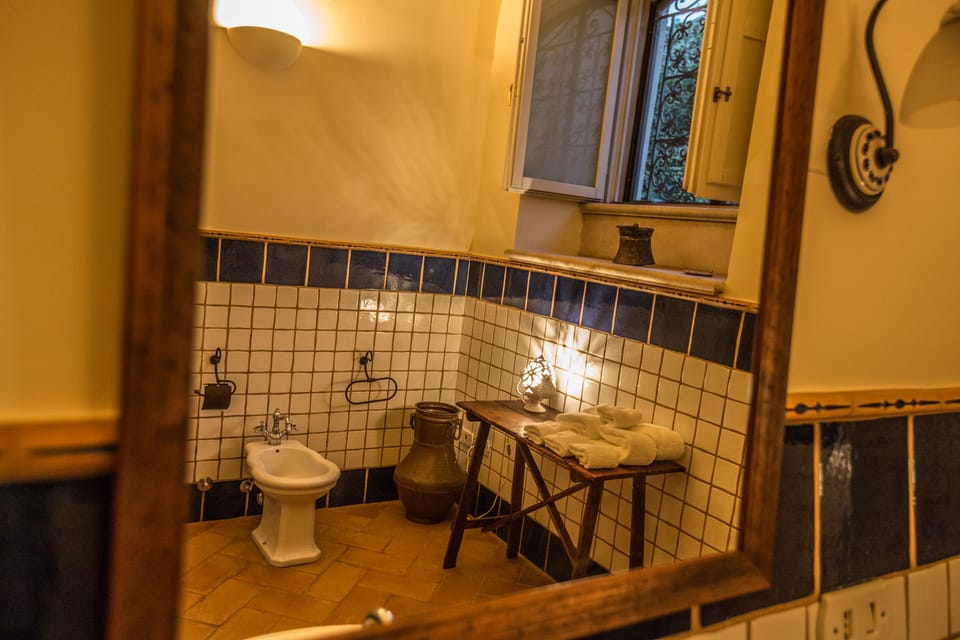 Comfort Apartment, 1 Bedroom | Bathroom amenities | Shower, free toiletries, hair dryer, bathrobes