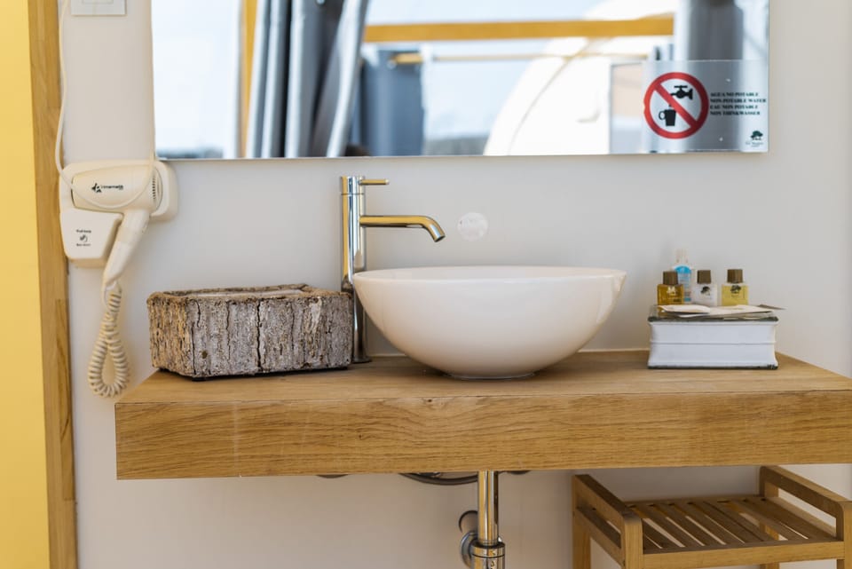 Design Room | Bathroom | Shower, rainfall showerhead, free toiletries, hair dryer