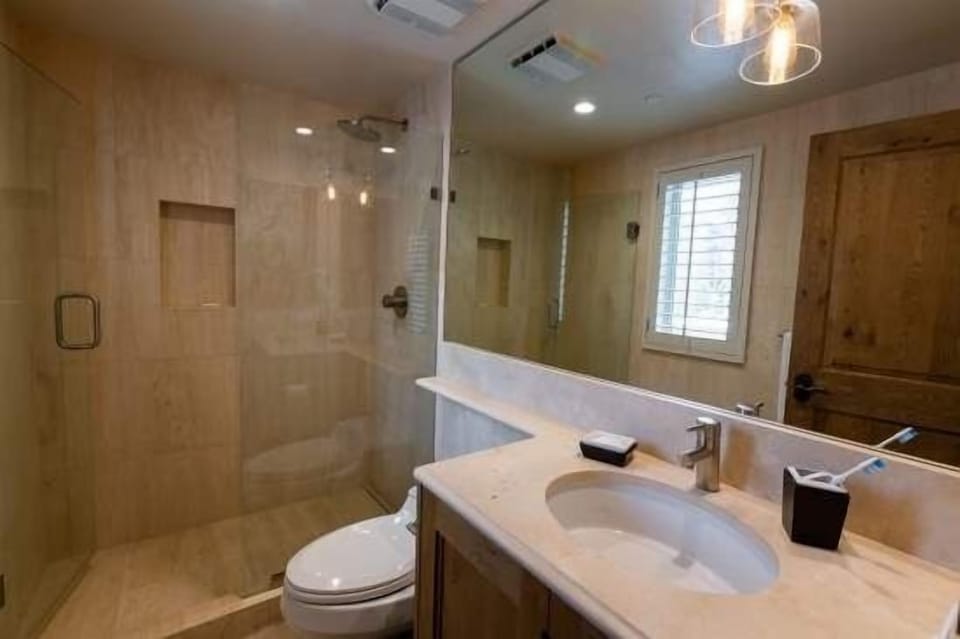 Apartment, 5 Bedrooms | Bathroom | Hair dryer, towels