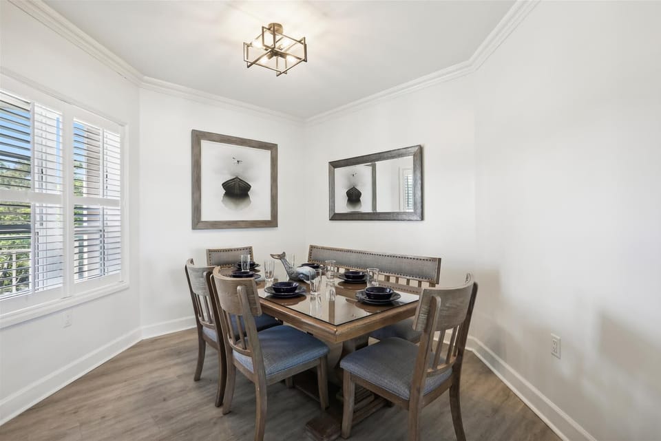 Dining Area with Seating for 7 at 3408 Windsor Court South