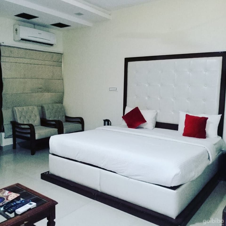 Hypo-allergenic bedding, in-room safe, free WiFi, wheelchair access