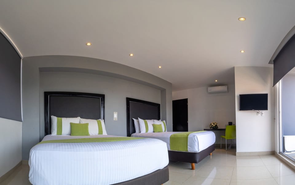 Room (Dog Friendly) | In-room safe, iron/ironing board, WiFi (free)