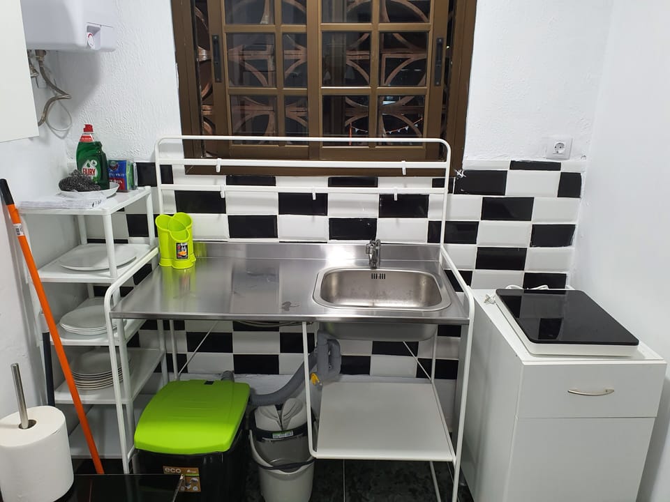 Twin Room, Shared Bathroom | Room amenity