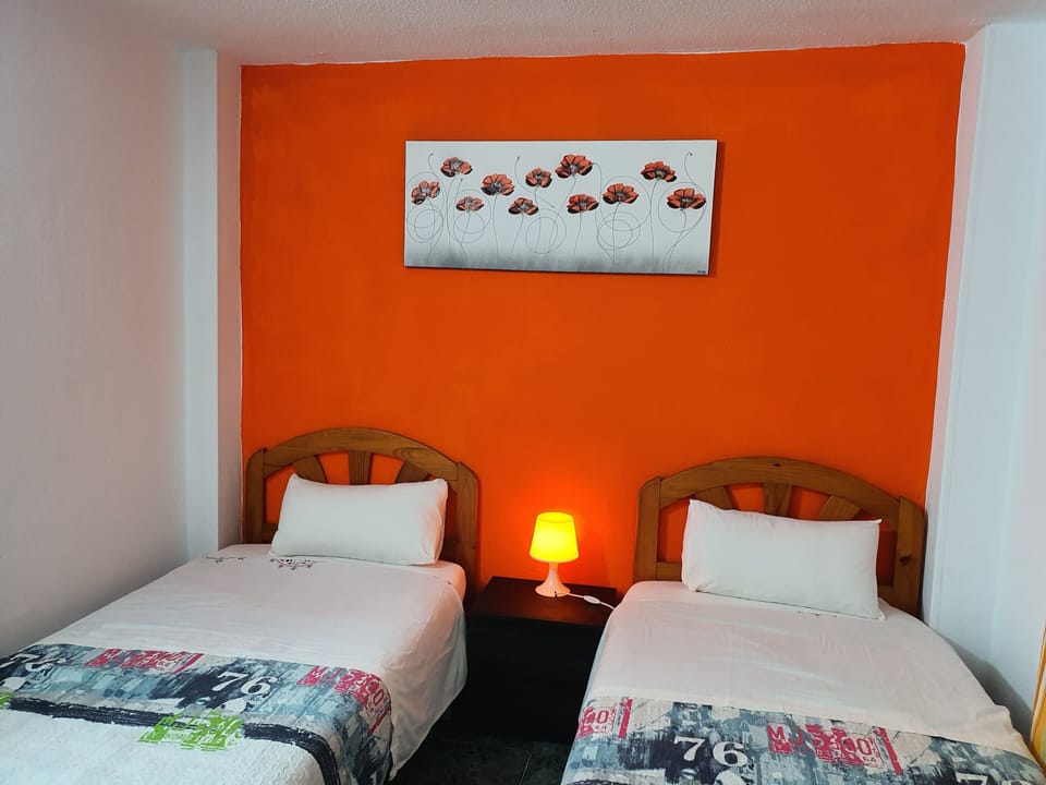 Twin Room, Shared Bathroom | WiFi, bed sheets