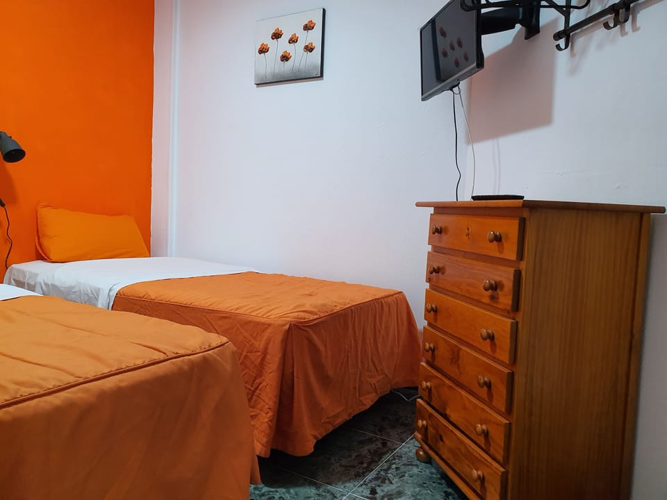 Twin Room, Shared Bathroom | WiFi, bed sheets