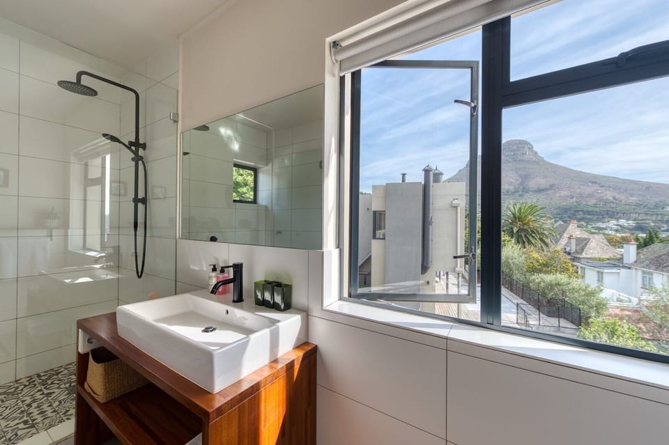 Luxury Twin Room | Bathroom | Shower, hair dryer, bathrobes, towels