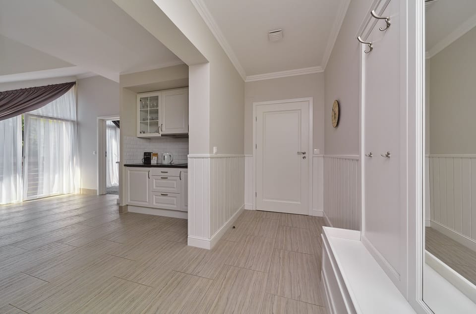 Comfort Apartment, Mountain View | Living area | Plasma TV