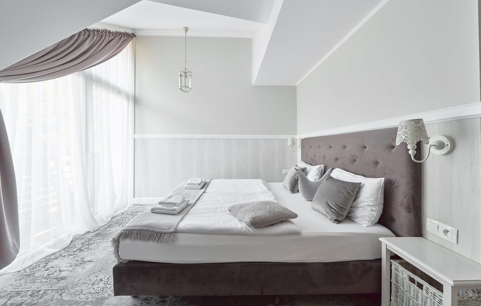 Deluxe Apartment, Mountain View | Soundproofing, iron/ironing board, cribs/infant beds, free WiFi