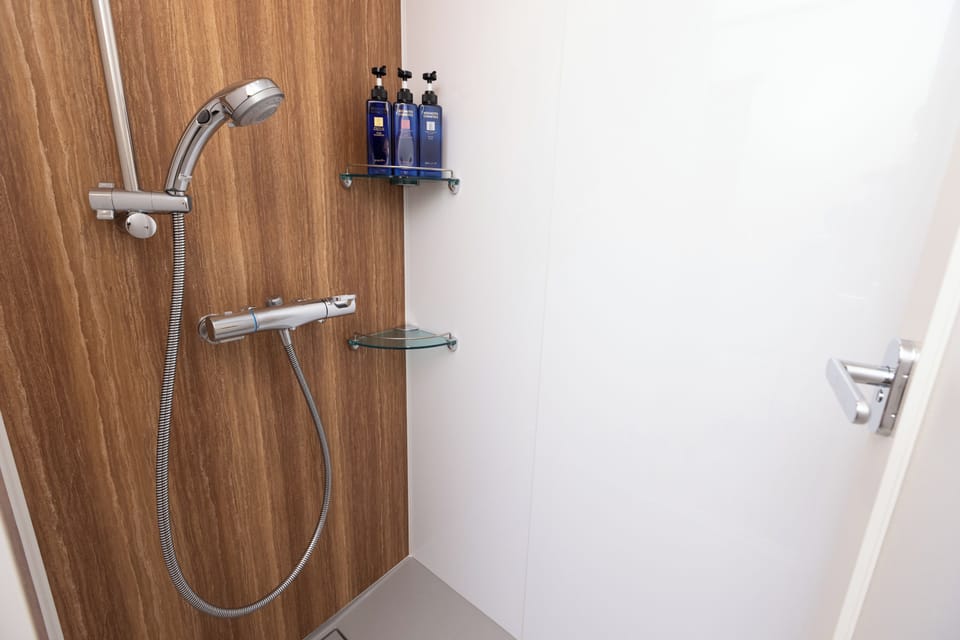 Mizunone Twin Room, 29 sqm | Bathroom | Free toiletries, hair dryer, slippers, bidet