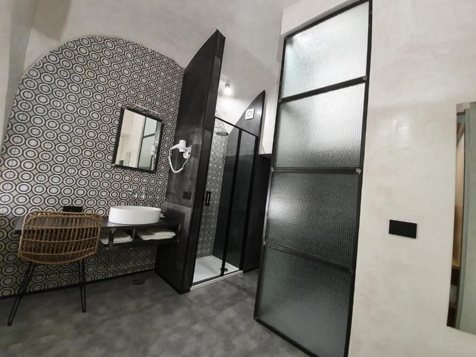 Design Single Room, Balcony (7) | Down comforters, memory foam beds, minibar, in-room safe