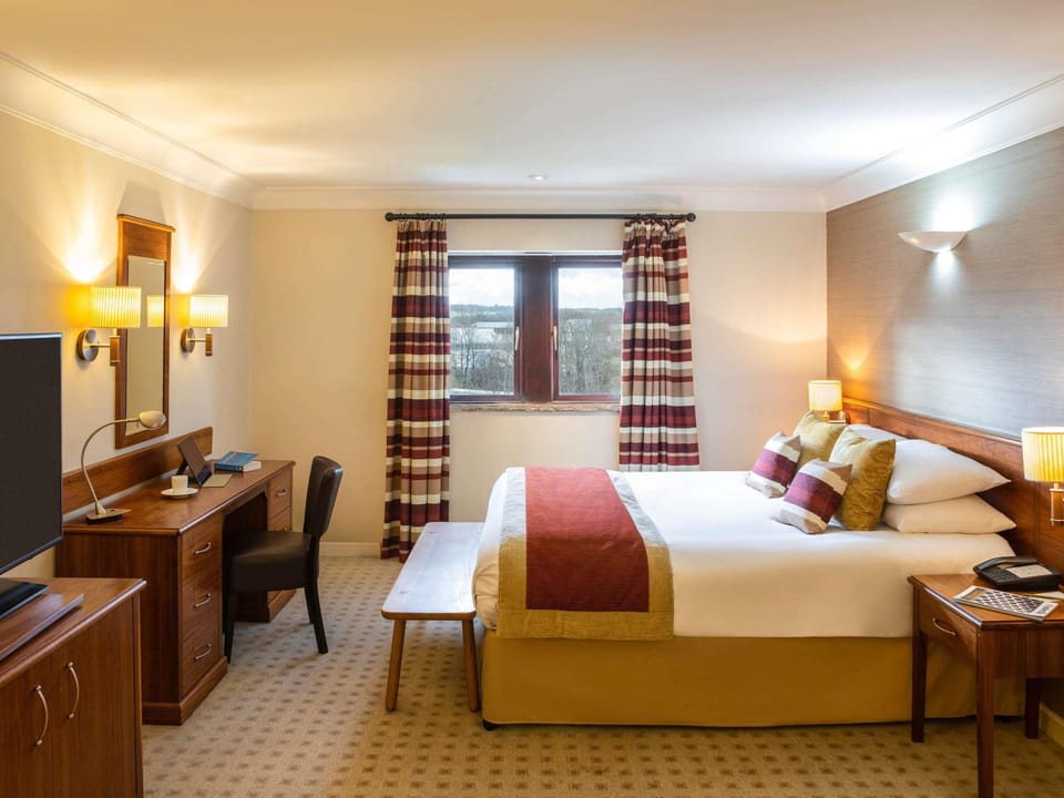 Standard Room, 1 Double Bed | Individually decorated, laptop workspace, blackout drapes