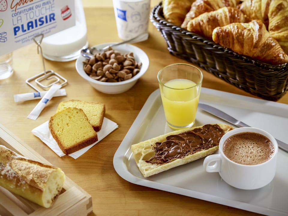 Daily buffet breakfast for a fee