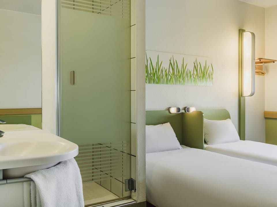 Basic Twin Room, 2 Twin Beds | Desk, blackout drapes, free WiFi, bed sheets