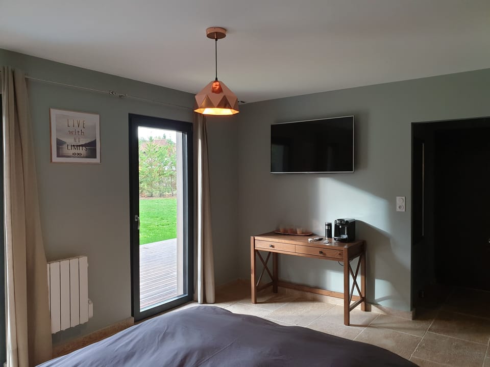 Double Room, Garden View | Room amenity