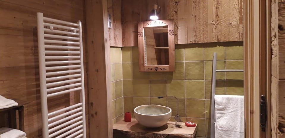 Comfort Room | Bathroom sink