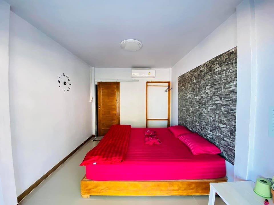 Superior Room | Blackout drapes, soundproofing, WiFi (free), bed sheets