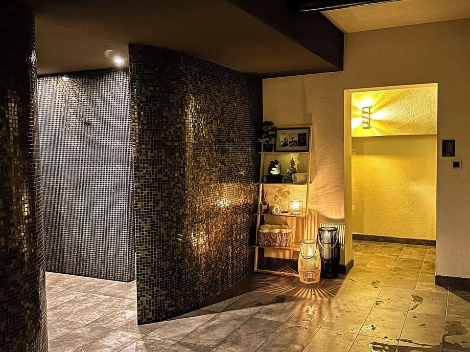 Sauna, hot tub, steam room, Swedish massages, massages
