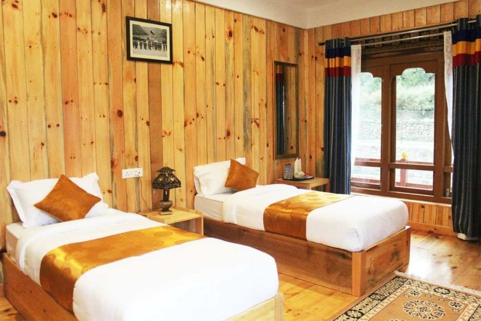 Deluxe Room | 1 bedroom, desk, laptop workspace, blackout drapes