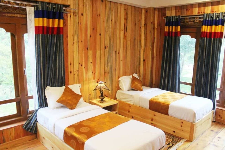 Deluxe Room | 1 bedroom, desk, laptop workspace, blackout drapes