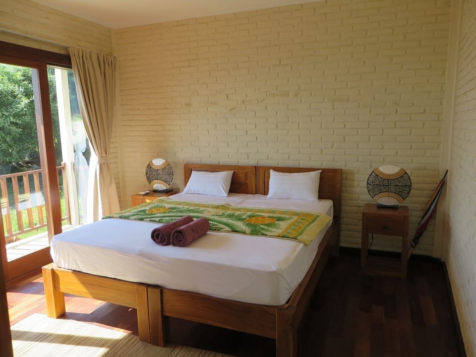Free cribs/infant beds, free WiFi, bed sheets
