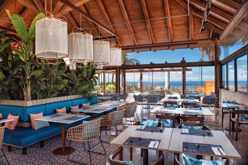 4 restaurants; breakfast, lunch, dinner, and brunch served