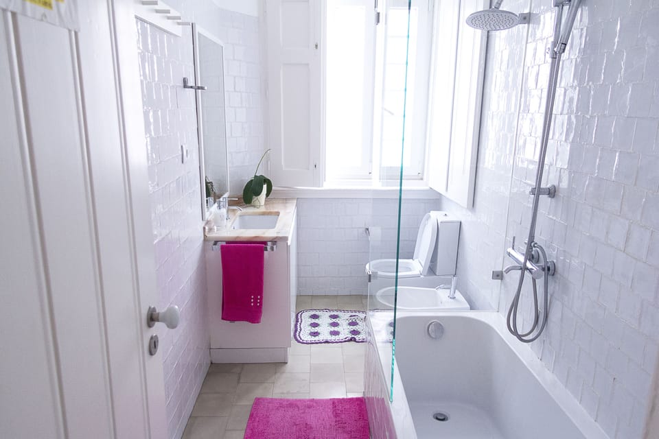 Separate tub and shower, free toiletries, hair dryer, towels