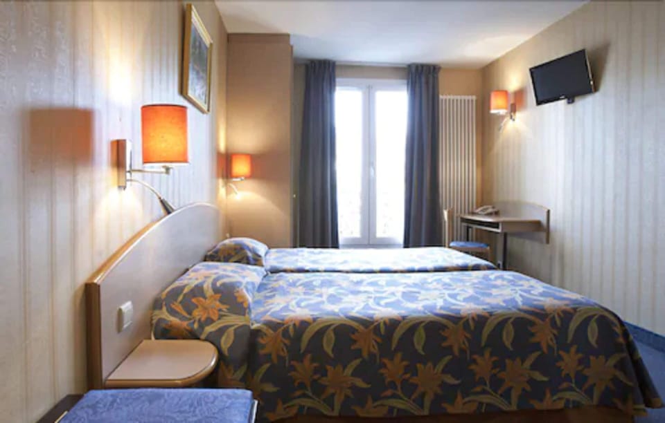 Twin Room, 1 Bedroom | In-room safe, soundproofing, free WiFi