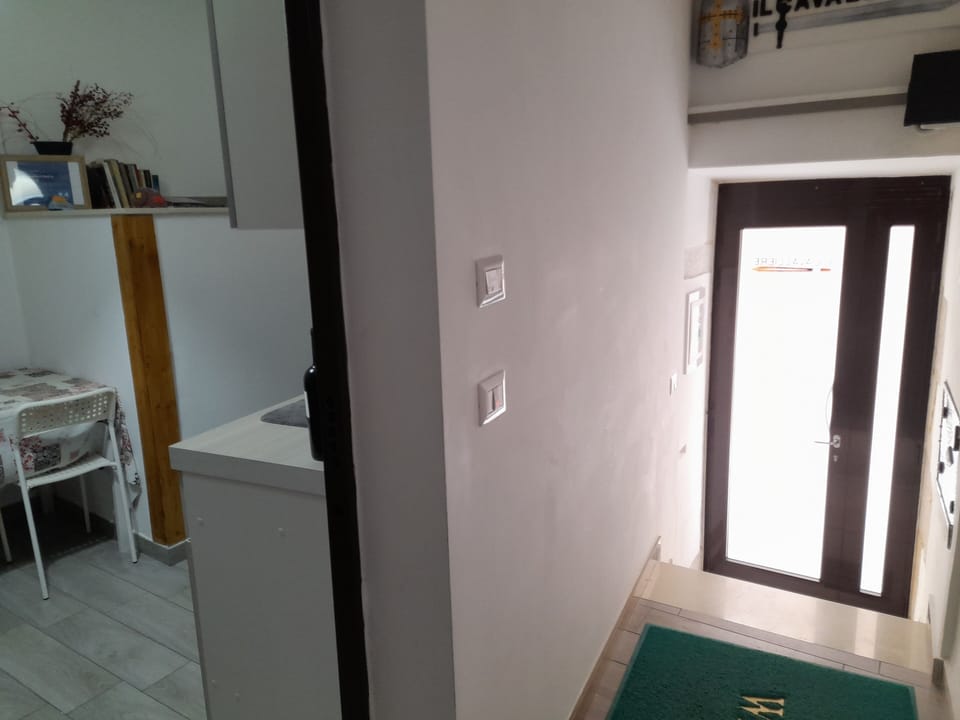 Business Studio, 1 Double Bed, Ground Floor | Hypo-allergenic bedding available, WiFi (free), individually decorated