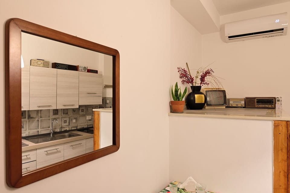 Business Studio, 1 Double Bed, Ground Floor | Hypo-allergenic bedding available, WiFi (free), individually decorated