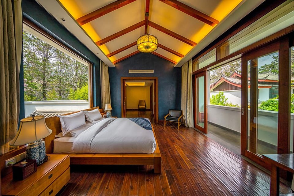 Luxury House | Premium bedding, down comforters, minibar, in-room safe