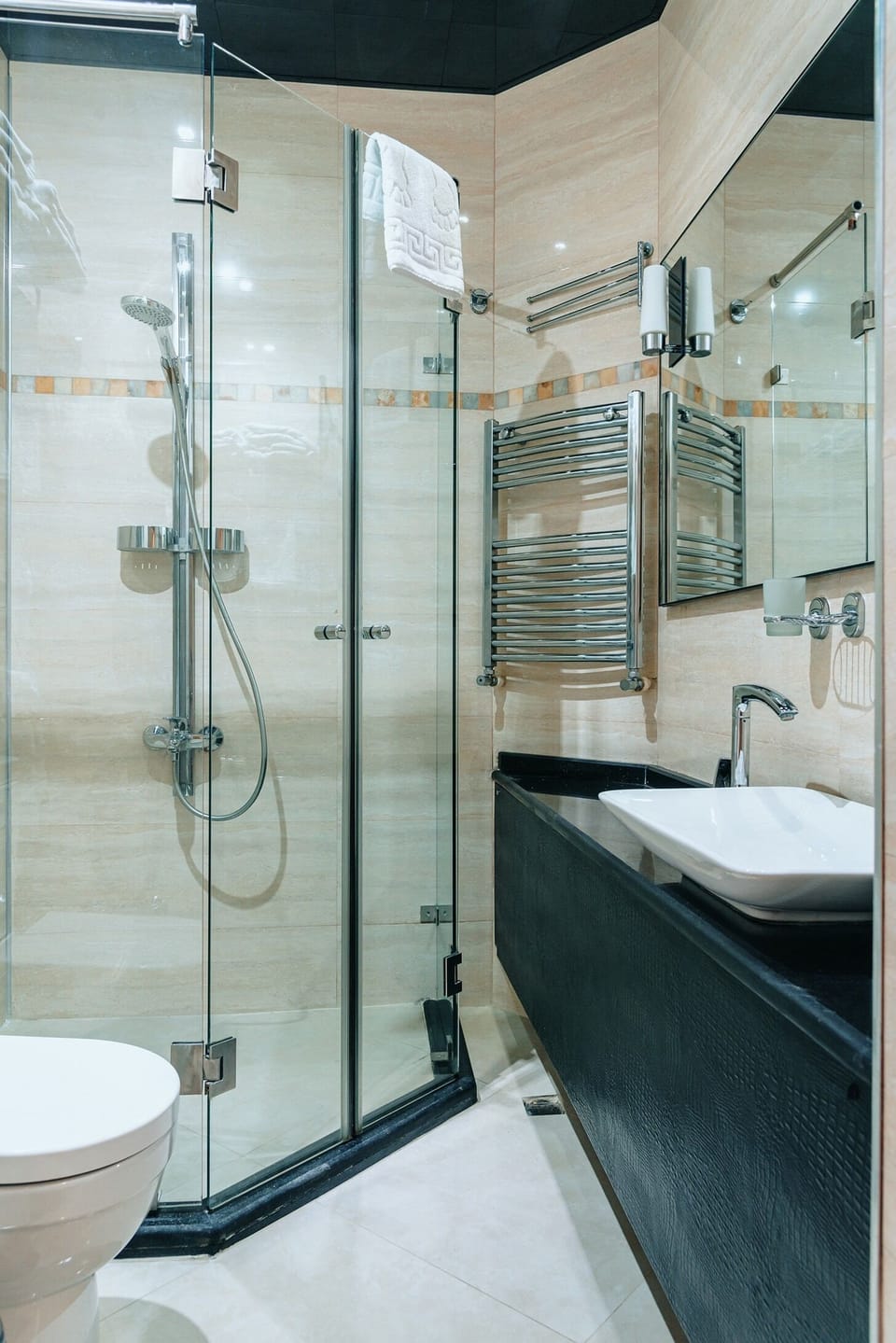 Family Suite, 2 Bedrooms | Bathroom shower
